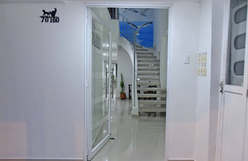 Santa Maria Apartment | Cozy 1BR APT walking distance to Airport & Beach