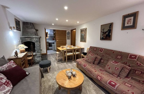 Meribel Apartment | Cozy 1BR Apartment for 4 in Méribel, South-Facing Terrace, Ski Access, Pet-Friendly