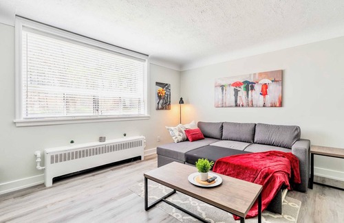 Hamilton Apartment | Cozy 1BR Apartment in Corktown Hamilton!