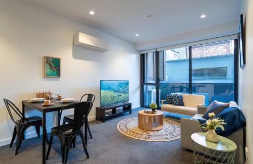 Hawthorn Apartment | Cozy 1BR Apartment with Smart TV
