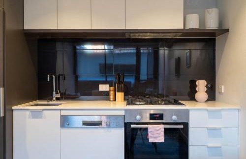 Hawthorn Apartment | Cozy 1BR Apartment with Smart TV