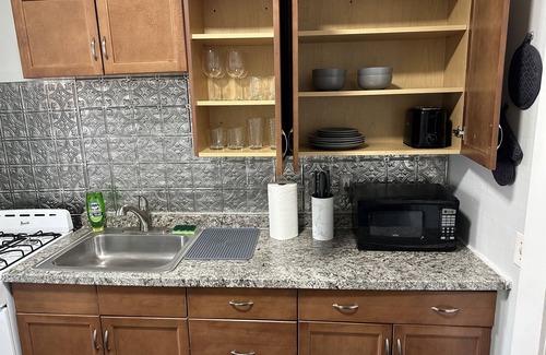 Central Business District Apartment | Cozy 1BR Apt in the heart of Downtown