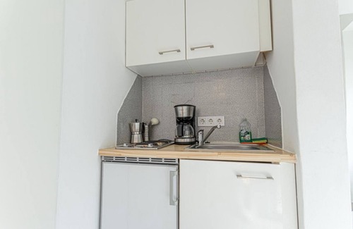 Rudolfsheim-Funfhaus Apartment | Cozy 1BR Apt: TV & Netflix, Close to Metro Lines