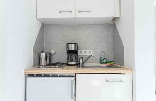 Rudolfsheim-Funfhaus Apartment | Cozy 1BR Apt: TV & Netflix, Close to Metro Lines