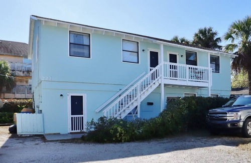 Jacksonville Beach Apartment | Cozy 1BR Beach Hideaway - One block to beach
