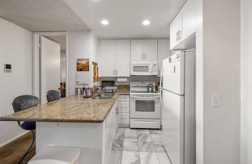 Oceanside Condo | Cozy 1BR Condo-Ocean View Bliss!