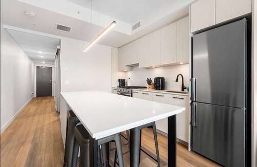 Hillhurst Condo | Cozy 1BR Condo, Steps from CTrain Station!