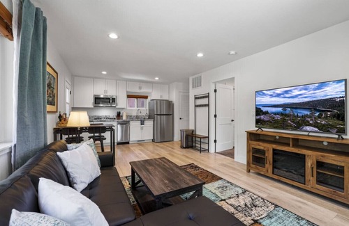 Black Bart House | Cozy 1BR | King Bed-Soaking Tub-Trails | Sleeps 2