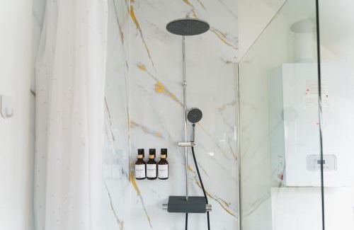 Patershol Apartment | Cozy 1BR & Living Room Apartment, Just 15 Minutes to Downtown