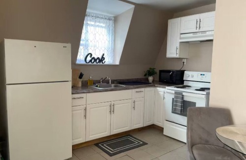 East Orange Apartment | Cozy 1BR Retreat l 1 Bath l Close to EWR & NYC