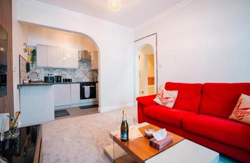 Seafront Apartment | Cozy 1BR Seaside Apt in Brighton Marina Village