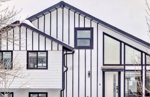 Calgary House | Cozy 1BR Suite, Sleeps 4, Private Entry + Parking