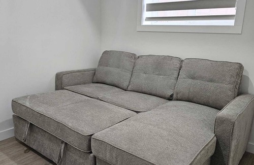 Calgary House | Cozy 1BR Suite, Sleeps 4, Private Entry + Parking