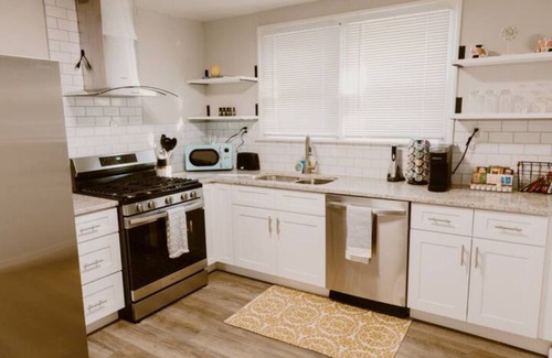 Ferndale House | Cozy 1BR Upper Unit in Ferndale