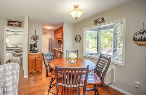 Blowing Rock Apartment | Cozy 1st floor, Stocked, Fireplace, Walk to Main