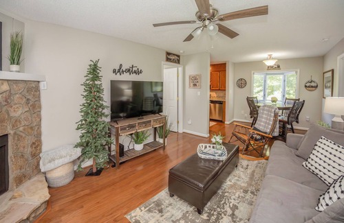 Blowing Rock Apartment | Cozy 1st floor, Stocked, Fireplace, Walk to Main