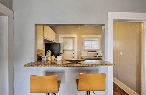 Bankers Hill Apartment | Cozy 2/1 Apt W/Balcony | San Diego
