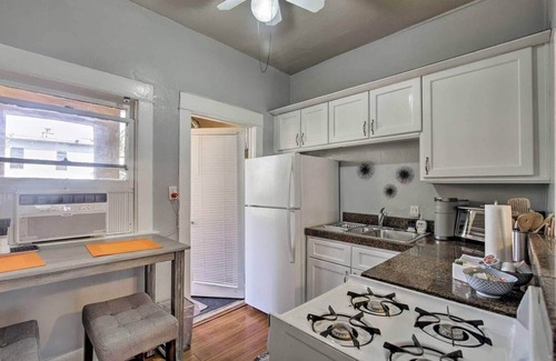Bankers Hill Apartment | Cozy 2/1 Apt W/Patio | Bankers Hill SD