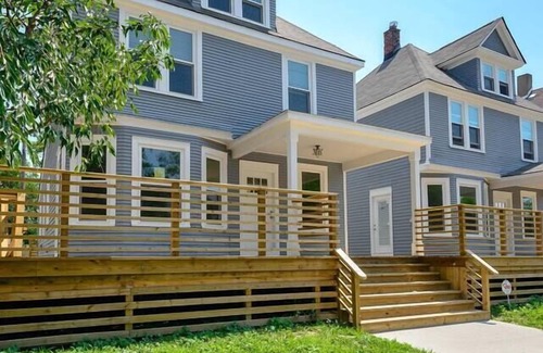 Detroit Apartment | Cozy 2 bed|1ba apt in West Village w/parking