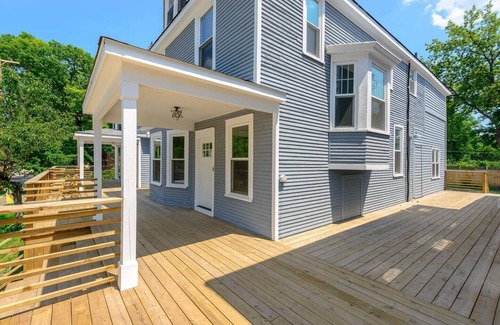 Detroit Apartment | Cozy 2 bed|1ba apt in West Village w/parking