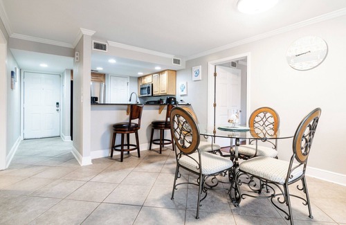 Biloxi Villa | Cozy 2 bed 2 bath condo at the beachside Ocean Club Villas