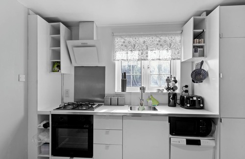 Newham Apartment | Cozy 2 Bed Apartment Close to Lcy & Excel