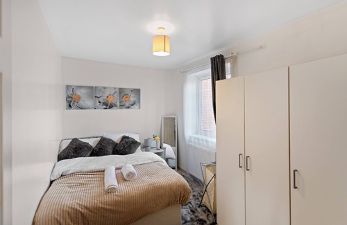 Newham Apartment | Cozy 2 Bed Apartment Close to Lcy & Excel
