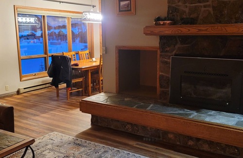 Big Sky Condo | Cozy 2 bed condo w loft, hot tub and pool. ski shuttle. 1/8 mile to base