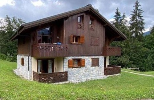 Les Carroz-d'Araches Apartment | Cozy 2-Bedroom Apartment: Near Pool & Ski Bus, Great Amenities