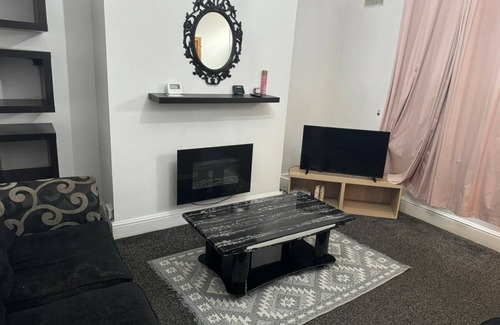 Harehills House | Cozy 2-Bed House in Leeds with Modern Amenities