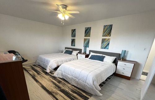 Lawndale House | Cozy 2 bed one bath close to beach, LAX and LA