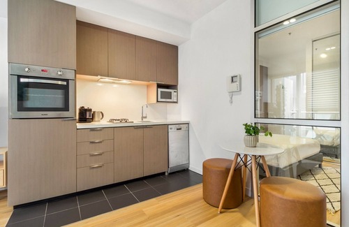 Fitzroy North Apartment | Cozy 2-Bed only 15 Min to Melbourne CBD