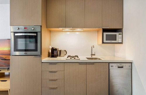 Fitzroy North Apartment | Cozy 2-Bed only 15 Min to Melbourne CBD