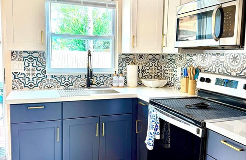 Gulf Gate Estates House | Cozy 2 bed Siesta Key bungalow minutes from the beach