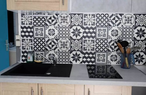 Vouneuil-sur-Vienne Ski Chalet | Cozy 2-bedroom chalet sleeps 6