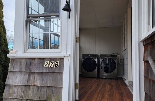 Ocean Park Condo | Cozy 2-bedroom, 1-bathroom condo, two short blocks from the beach!
