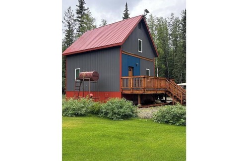 North Pole Cabin | Cozy 2 bedroom, 1.5 bathrooms located in North Pole Alaska