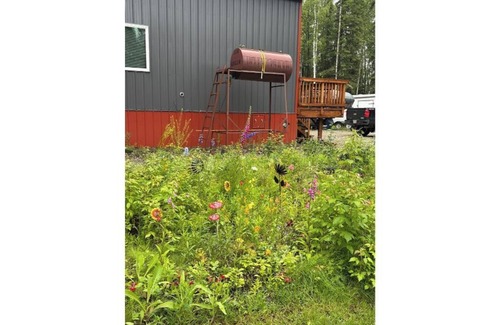 North Pole Cabin | Cozy 2 bedroom, 1.5 bathrooms located in North Pole Alaska