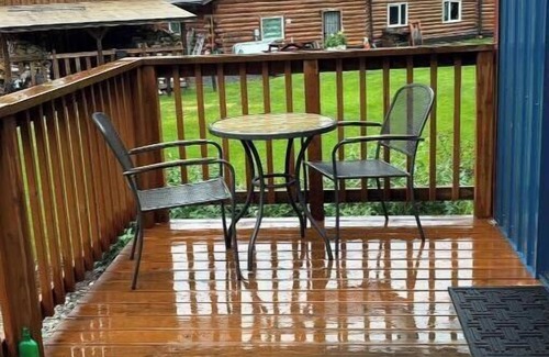 North Pole Cabin | Cozy 2 bedroom, 1.5 bathrooms located in North Pole Alaska