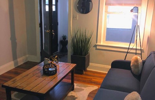 South Side House | Cozy 2 Bedroom 1.5 Bath Cottage in Easton PA