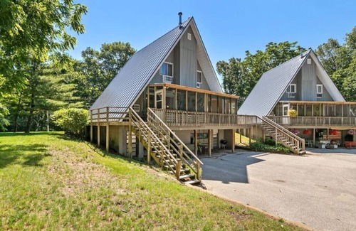 Stevensville House | Cozy 2 bedroom 1.5 bath Lake House Cabin
