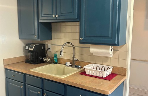 Cleveland House | Cozy 2 bedroom 1 bathroom home near the airport with fenced in back yard