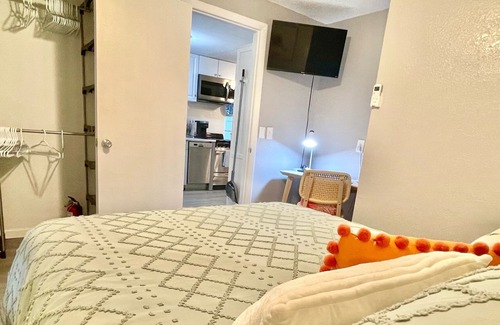 Clearwater Cottage | Cozy 2 Bedroom 12 Minutes from Clearwater Beach!