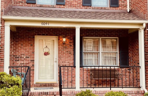 Cambridge House | Cozy 2 Bedroom, 2.5 Bath across from Cambridge City Marina