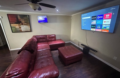 Hernando House | Cozy 2 bedroom 2 Bathroom House!Close to great food and entertainment!