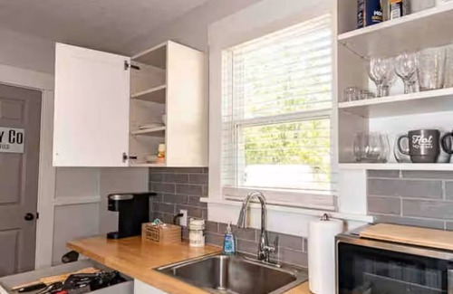 Willoughby Apartment | Cozy 2-Bedroom, 2 Bathroom Getaway