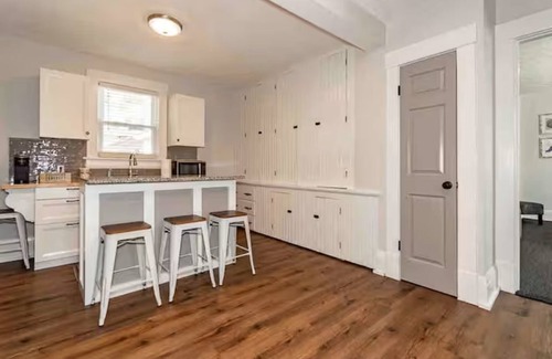 Willoughby Apartment | Cozy 2-Bedroom, 2 Bathroom Getaway