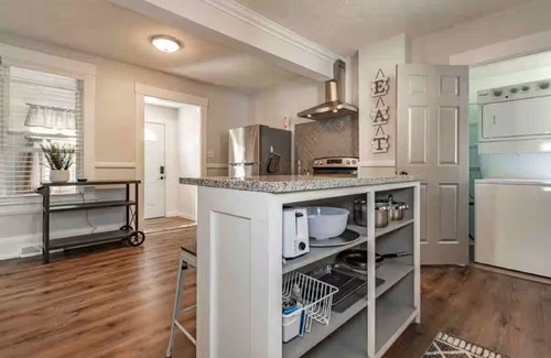 Willoughby Apartment | Cozy 2-Bedroom, 2 Bathroom Getaway