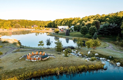 Harbor Springs Cottage | Cozy 2 Bedroom-2 Bath Cottage Near Ski Resorts! Stay at True North Golf Club