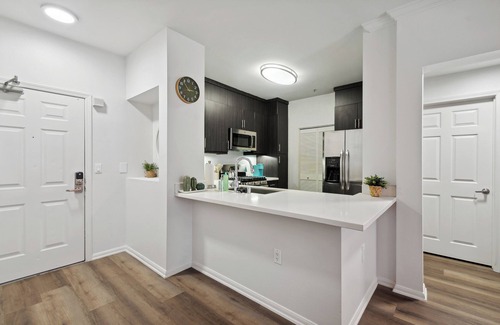 Marina del Rey Apartment | Cozy 2-bedroom apartment in welcoming Marina del Rey! Free parking and pool!